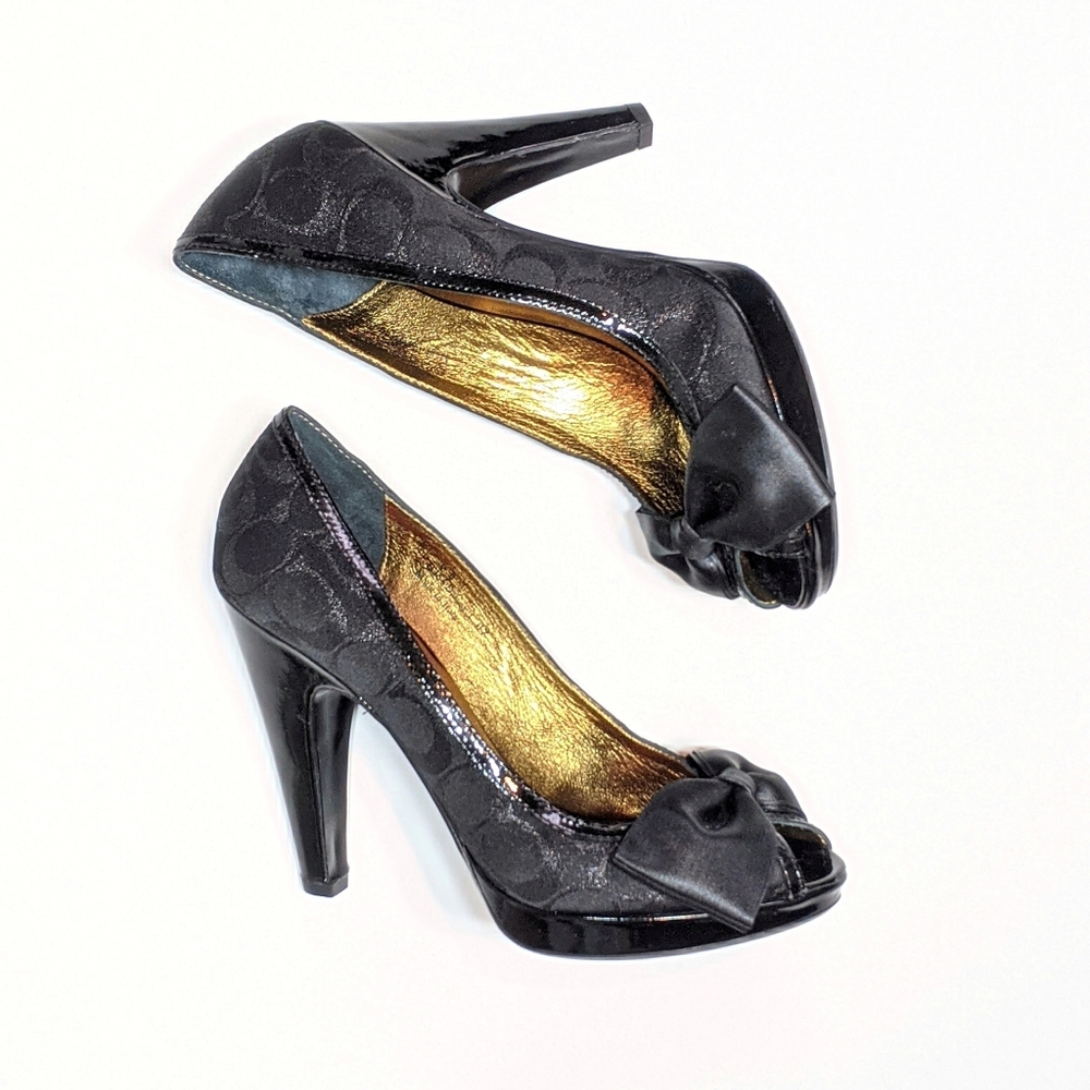 • coach • black daisey pumps